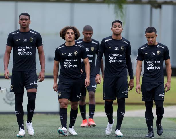  Corinthians escala trio de jovens jogadores contra o Cruzeiro